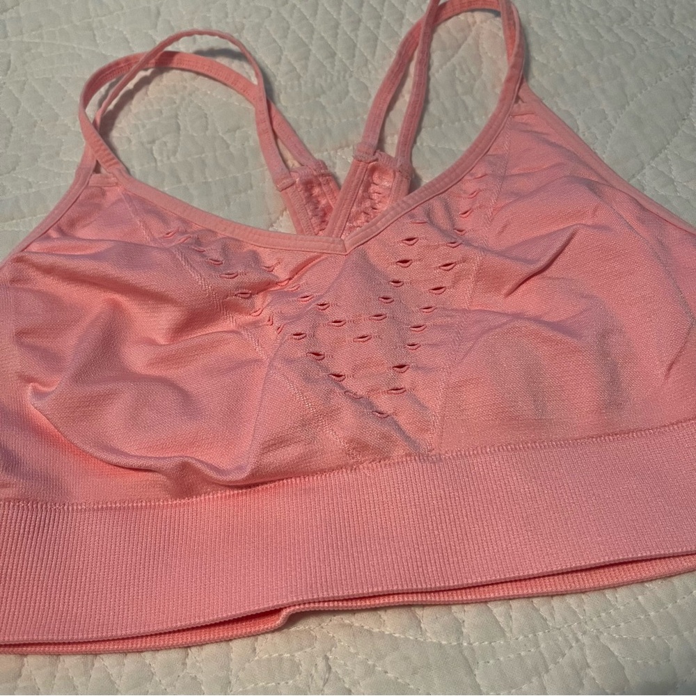 VICTORIA SECRET Low Impact Sports Bra. Mellon. Large.